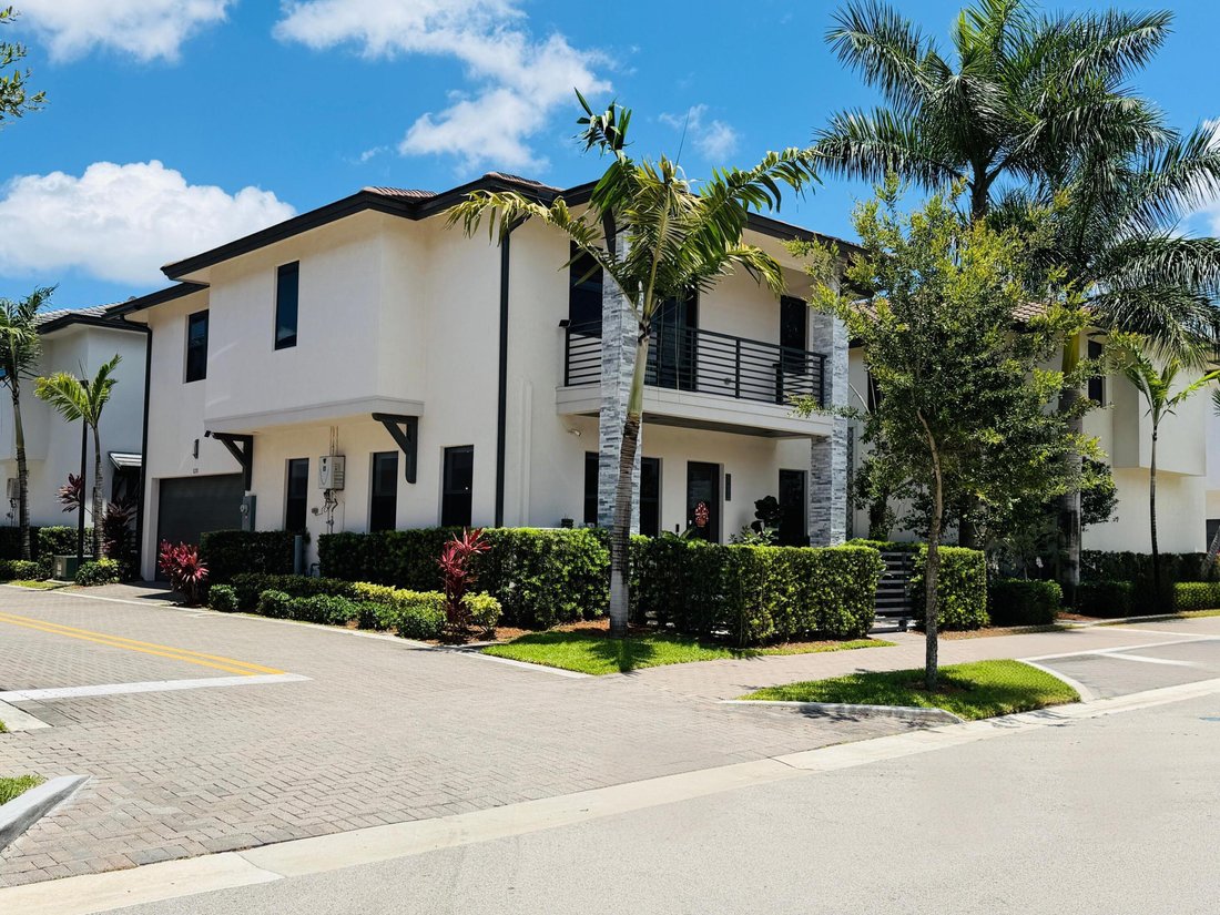 House in Miami Springs, Florida, United States 3 - 18119035