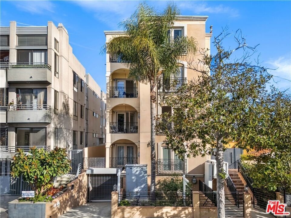 Condo in Los Angeles, California, United States 3 - 18122620