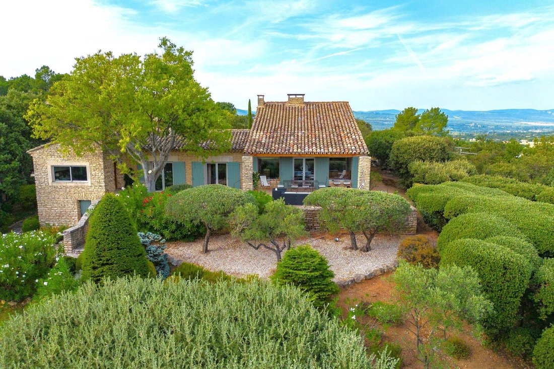Estate in Gordes, Provence-Alpes-Côte d'Azur, France 2 - 16255786