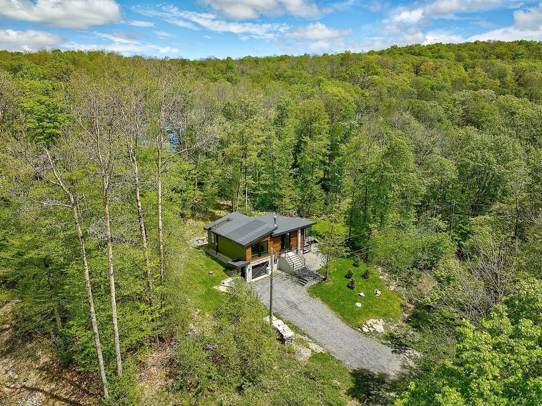 House in Bolton-Est, Quebec, Canada 2 - 18123592