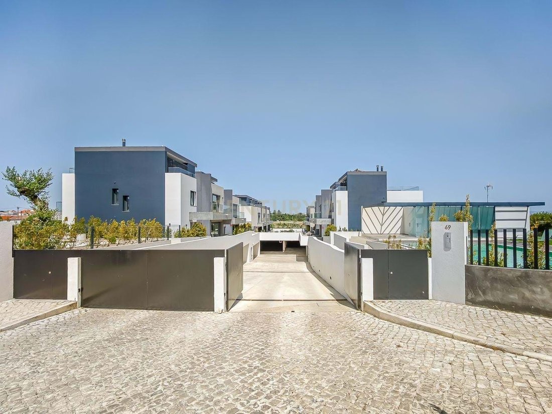 Villa in Rio de Mouro, Lisbon, Portugal 3 - 18123517