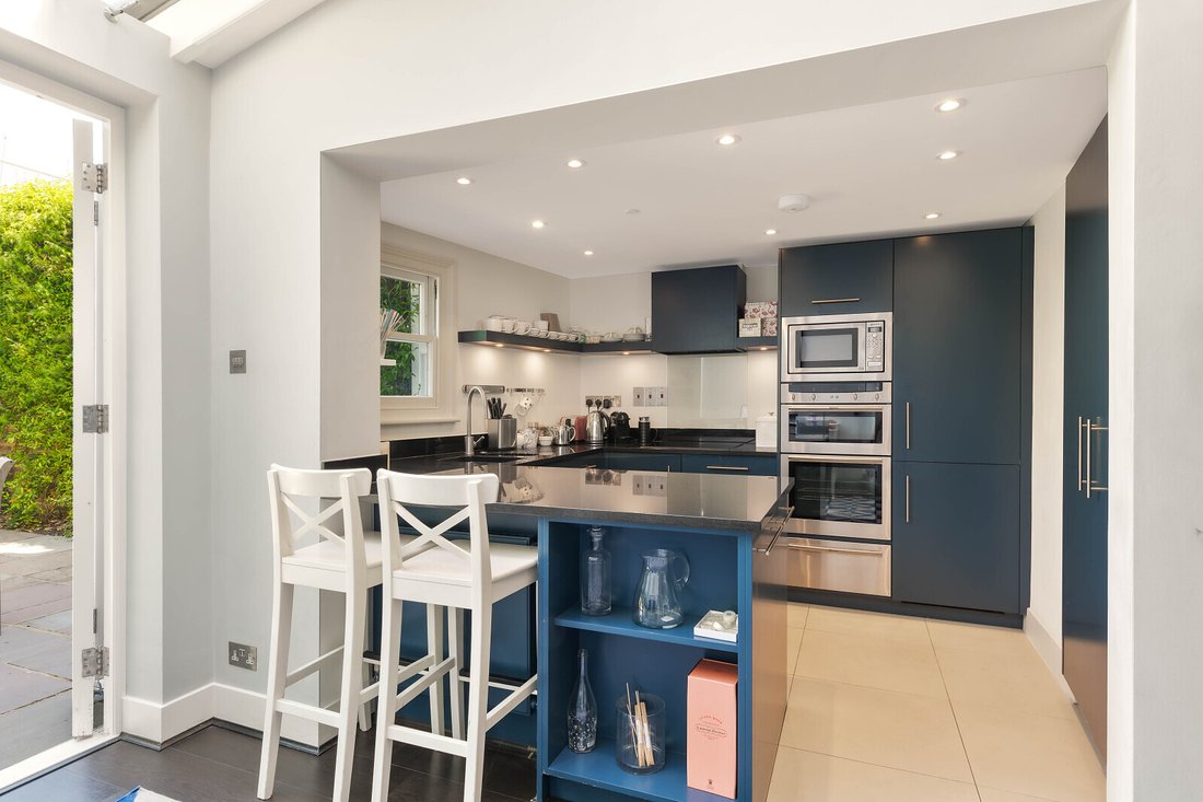 House in Walham Green, Hammersmith and Fulham, England 4 - 18121986