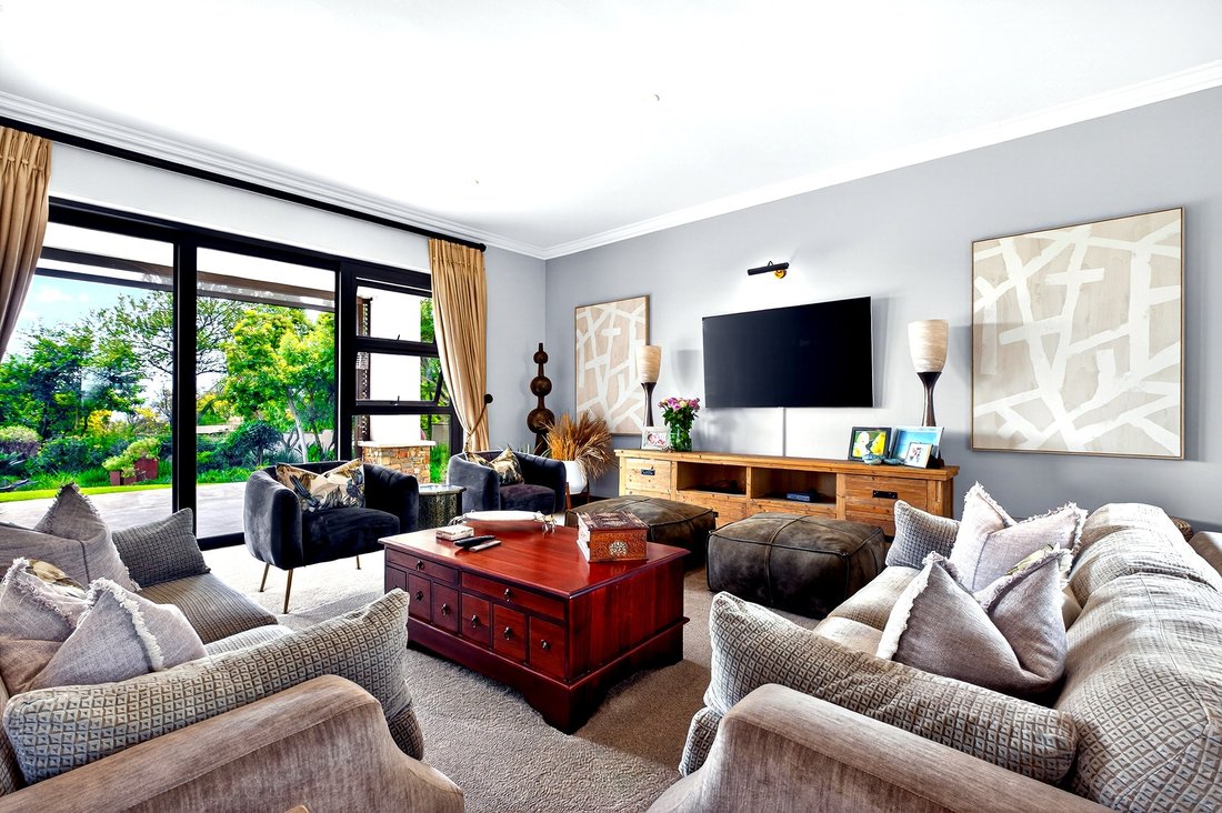 House in Waterfall Equestrian Estate, Gauteng, South Africa 4 - 18010351