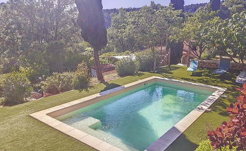 Villa in La Roquebrussanne, Provence-Alpes-Côte d'Azur, France 1