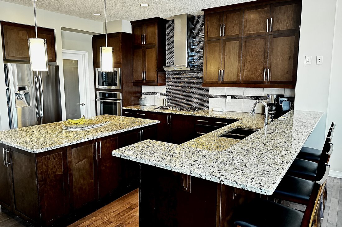 House in Calgary, Alberta, Canada 4 - 18121196