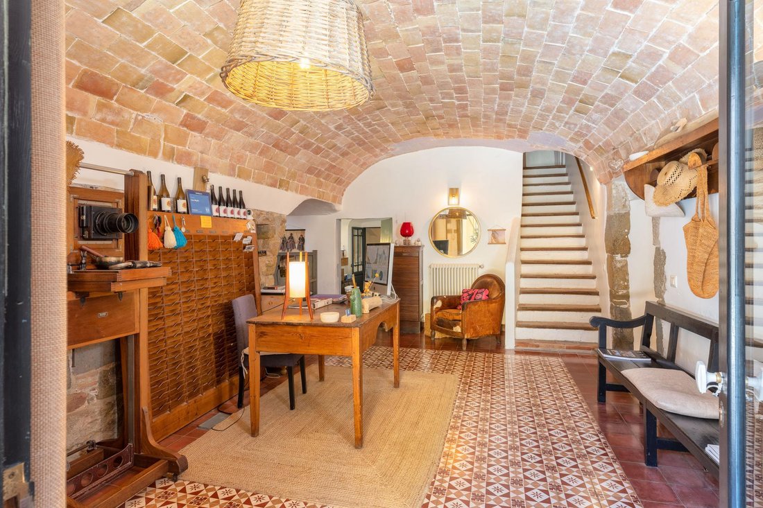 Villa in Sant Jordi Desvalls, Catalonia, Spain 3 - 18119399