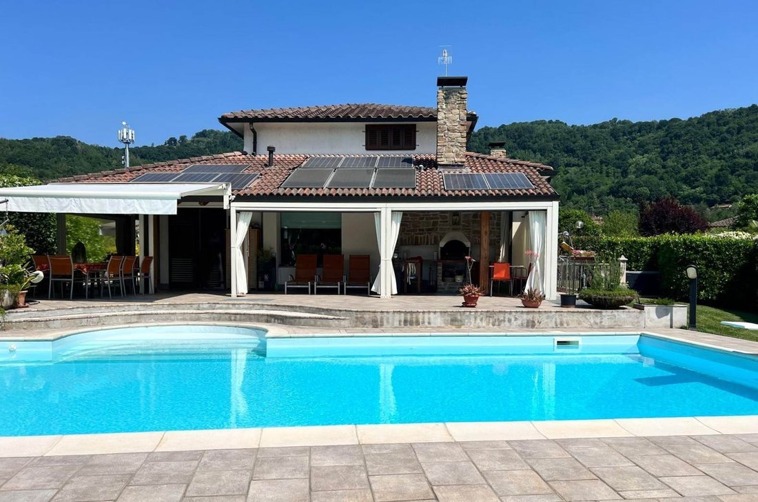 Villa in Sotto il Monte Giovanni XXIII, Lombardy, Italy 2 - 18122879