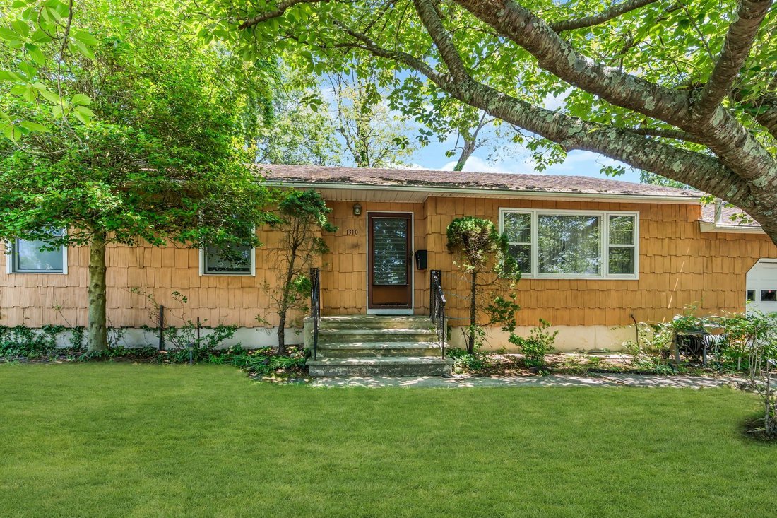 House in Asbury Park, New Jersey, United States 3 - 18120581