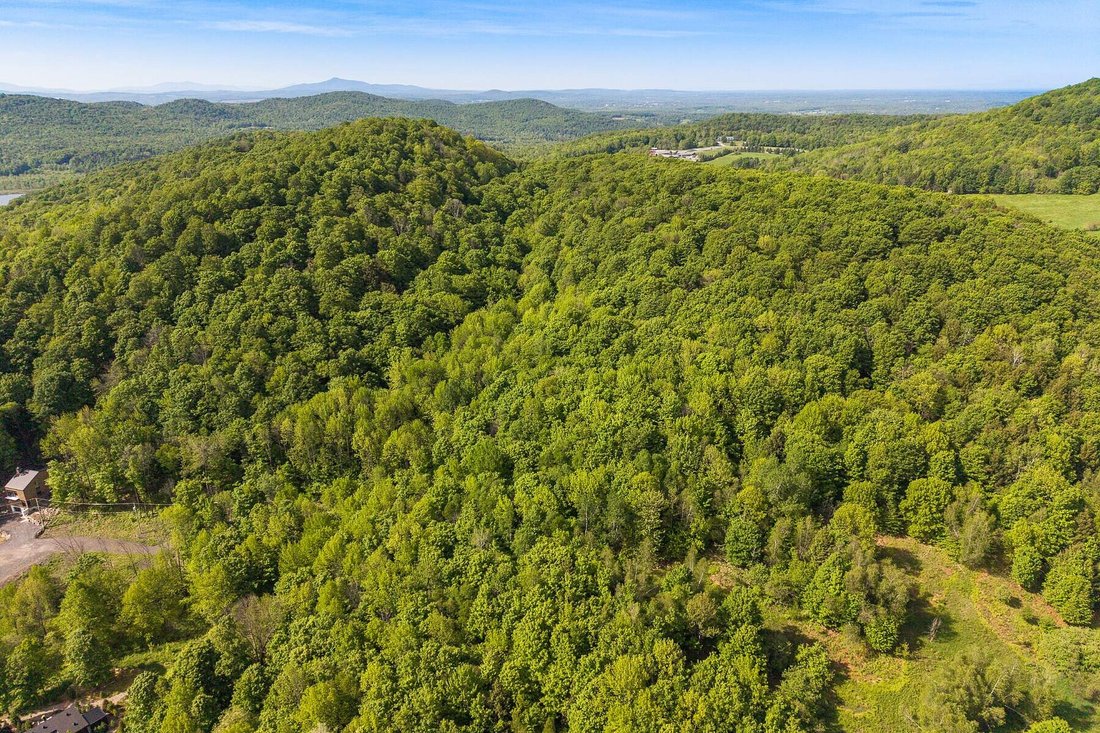 Land in Bromont, Quebec, Canada 2 - 16934888