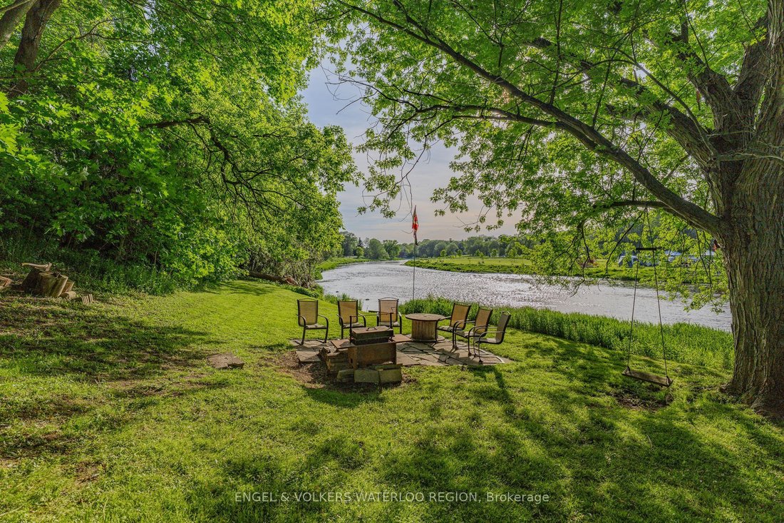 House in West Montrose, Ontario, Canada 4 - 18123651