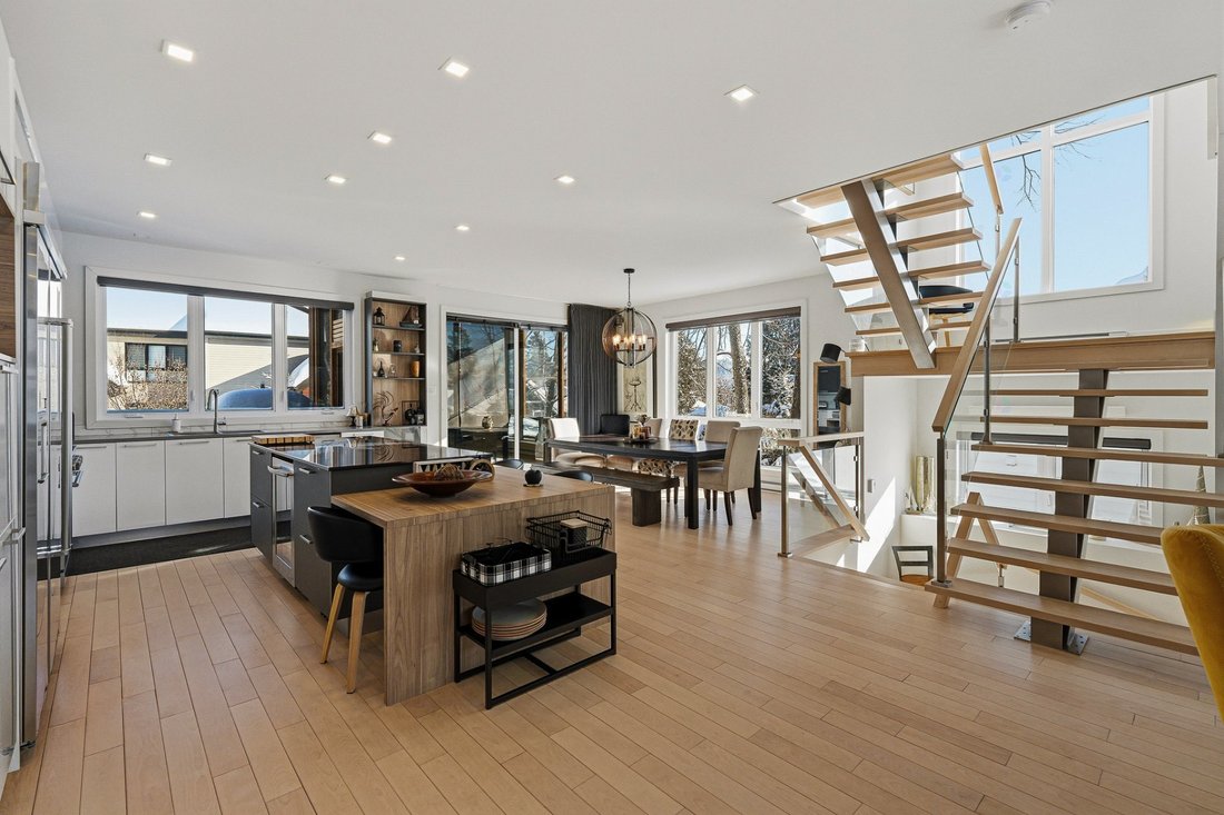 House in Saint-Sauveur, Quebec, Canada 4 - 17094727