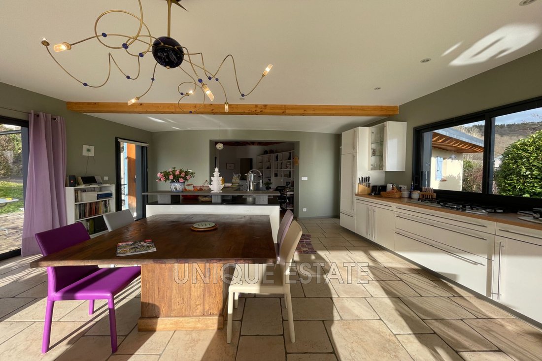 Villa in Murol, Auvergne-Rhône-Alpes, France 4 - 17373558