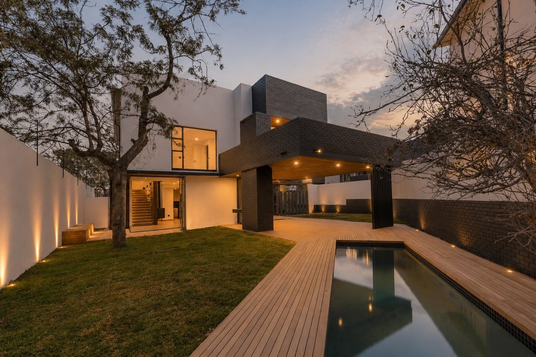 Country House in Illovo, Chislehurston, Gauteng 1 - 17728596
