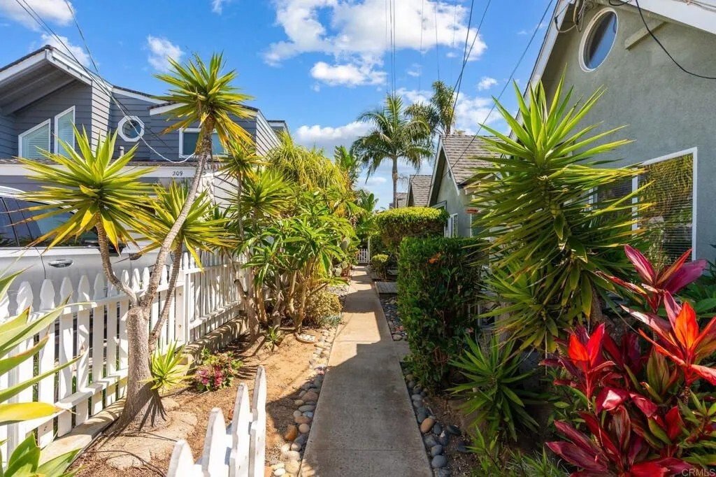 Encinitas, California, United States 4 - 18123056
