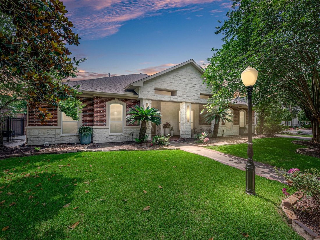 House in Friendswood, Texas, United States 1 - 18122581