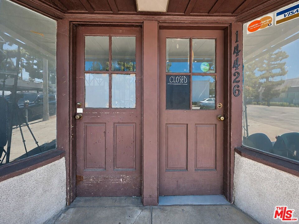 Los Angeles, California, United States 3 - 16949937