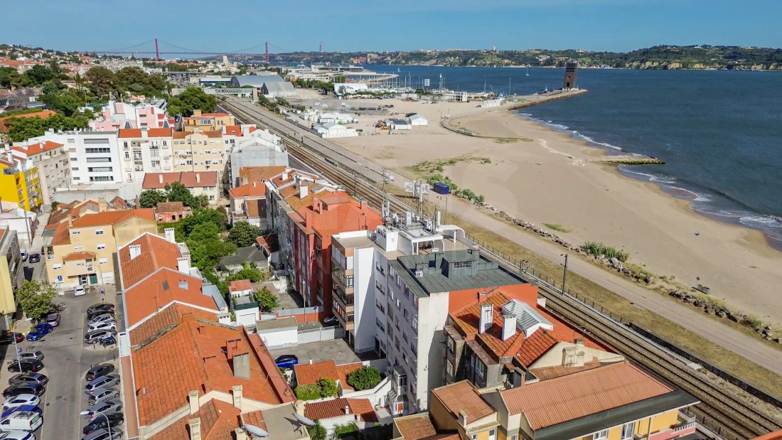 Apartment in Alges, Lisbon, Portugal 3 - 18080237