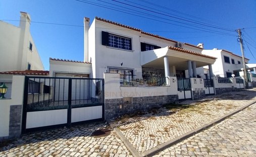 House in Santo Isidoro, Lisbon, Portugal 1