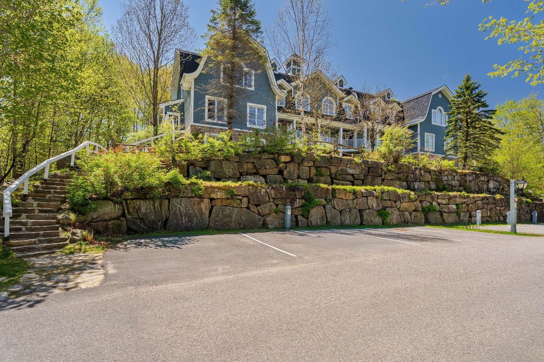 Condo in Mont-Tremblant, Quebec, Canada 1 - 18123697