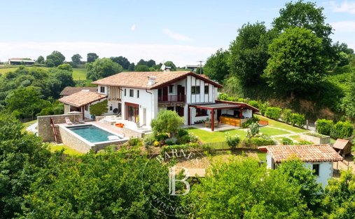 House in Ouest, Hasparren, France 1