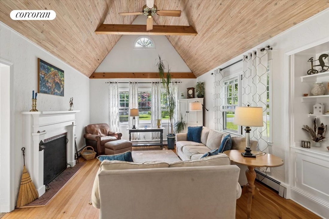 House in Center Moriches, New York, United States 3 - 18119579
