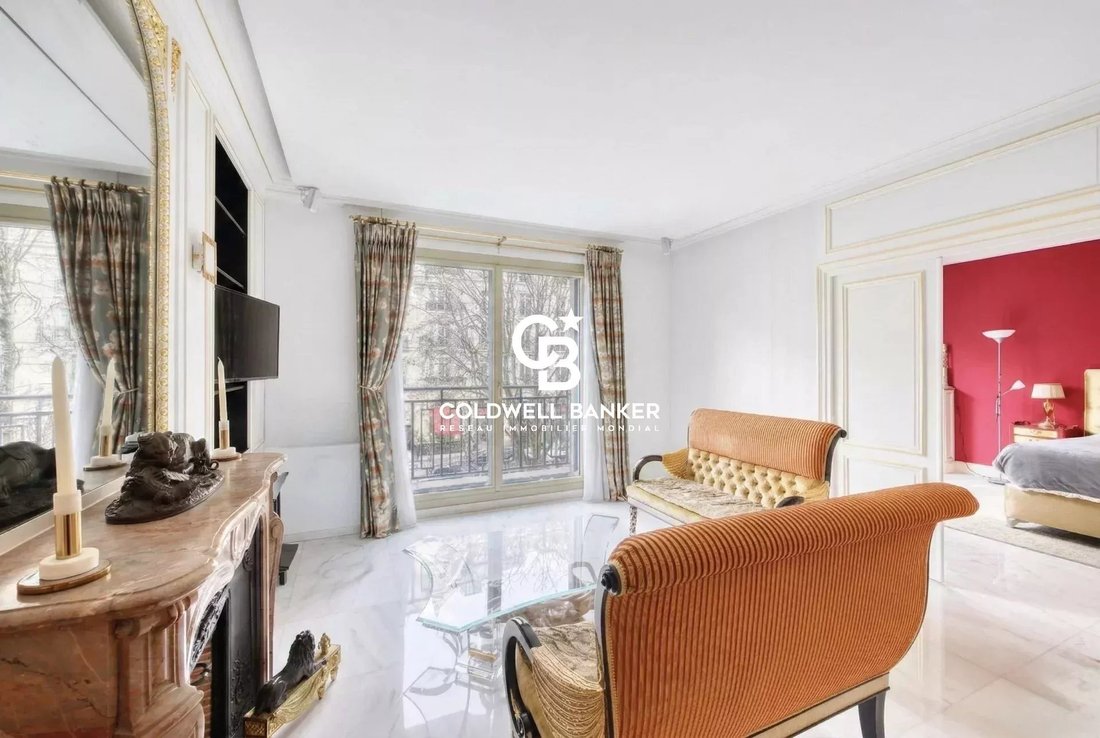 Apartment in Triangle d'Or, Paris 8e Arrondissement, Paris 2 - 17327779