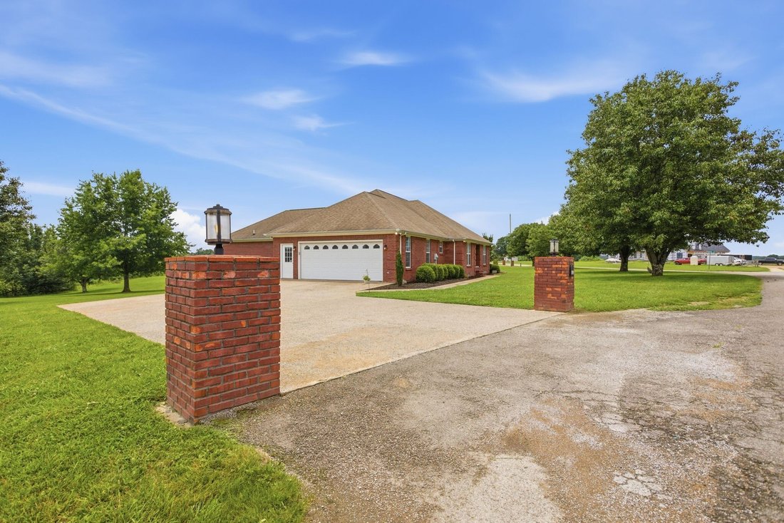 House in Hohenwald, Tennessee, United States 2 - 18122881