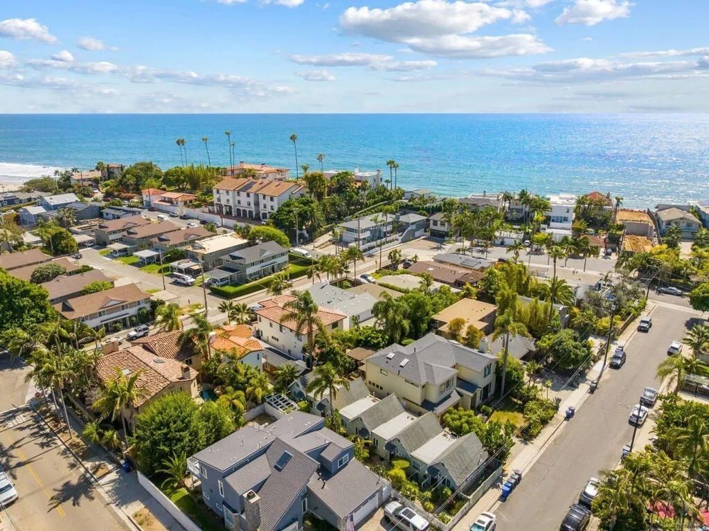 Encinitas, California, United States 2 - 18123056