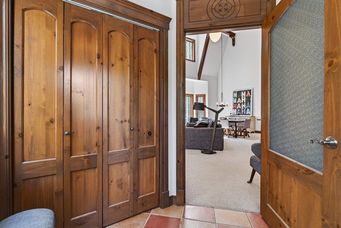 Condo in Mont-Tremblant, Quebec, Canada 4 - 18123697