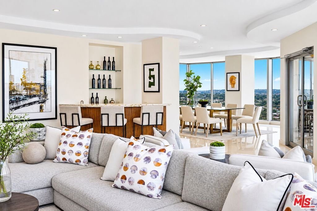 Condo in Los Angeles, California, United States 4 - 18122641