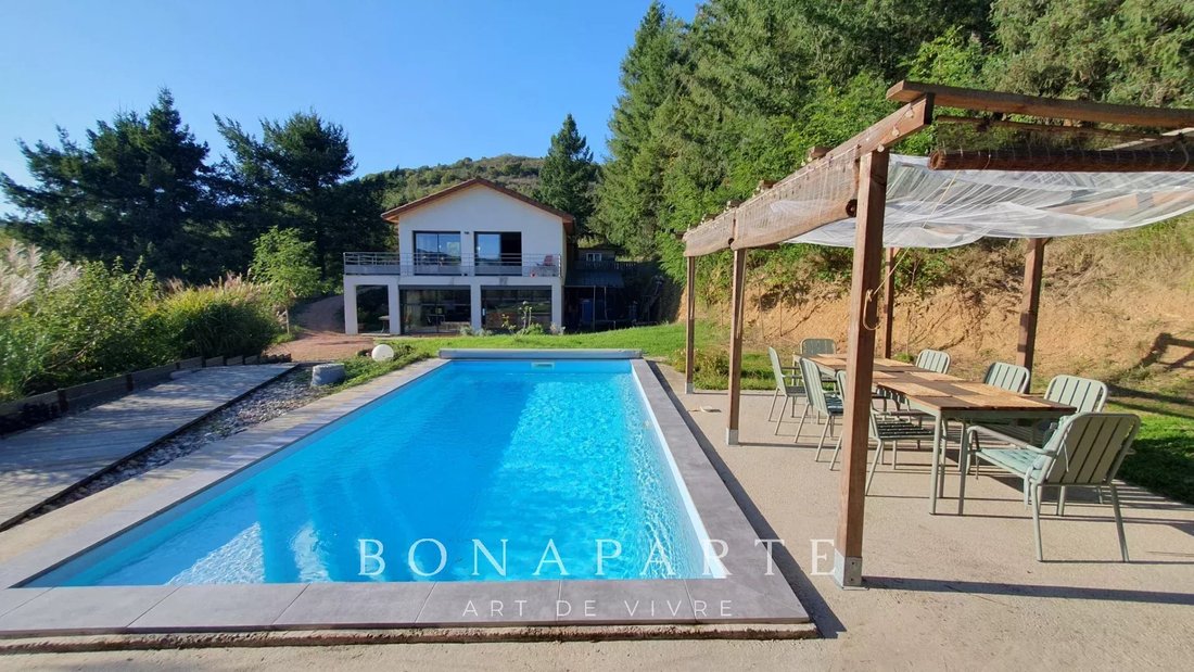 Estate in Roanne, Auvergne-Rhône-Alpes, France 1 - 18120291