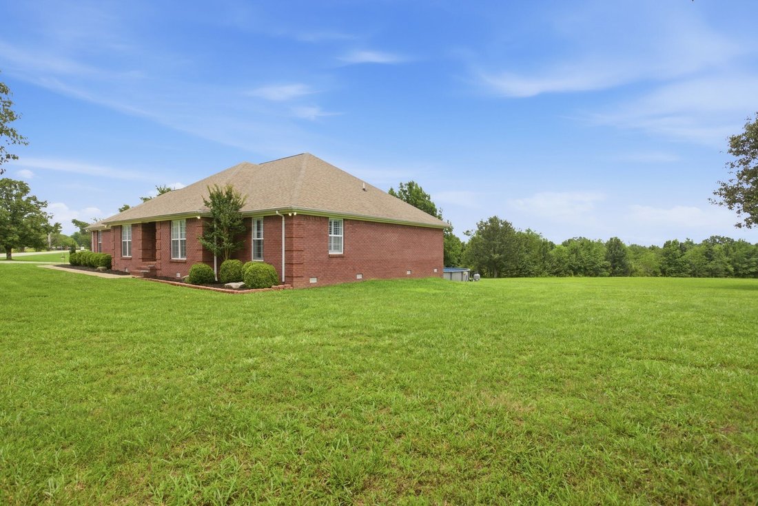 House in Hohenwald, Tennessee, United States 4 - 18122881