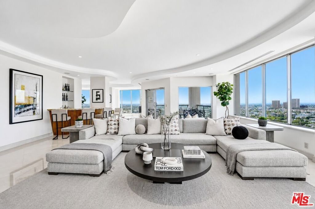 Condo in Los Angeles, California, United States 3 - 18122641