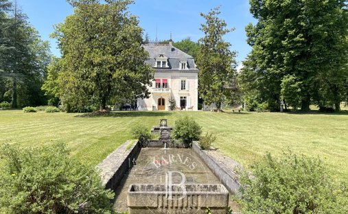 Estate in Centre Ville Nord, Aix-les-Bains, France 1