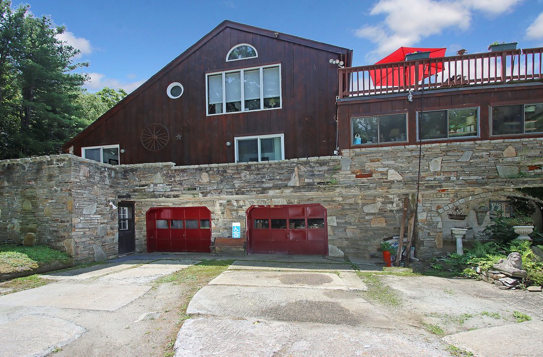 House in Woodbridge, Connecticut, United States 2 - 18121610
