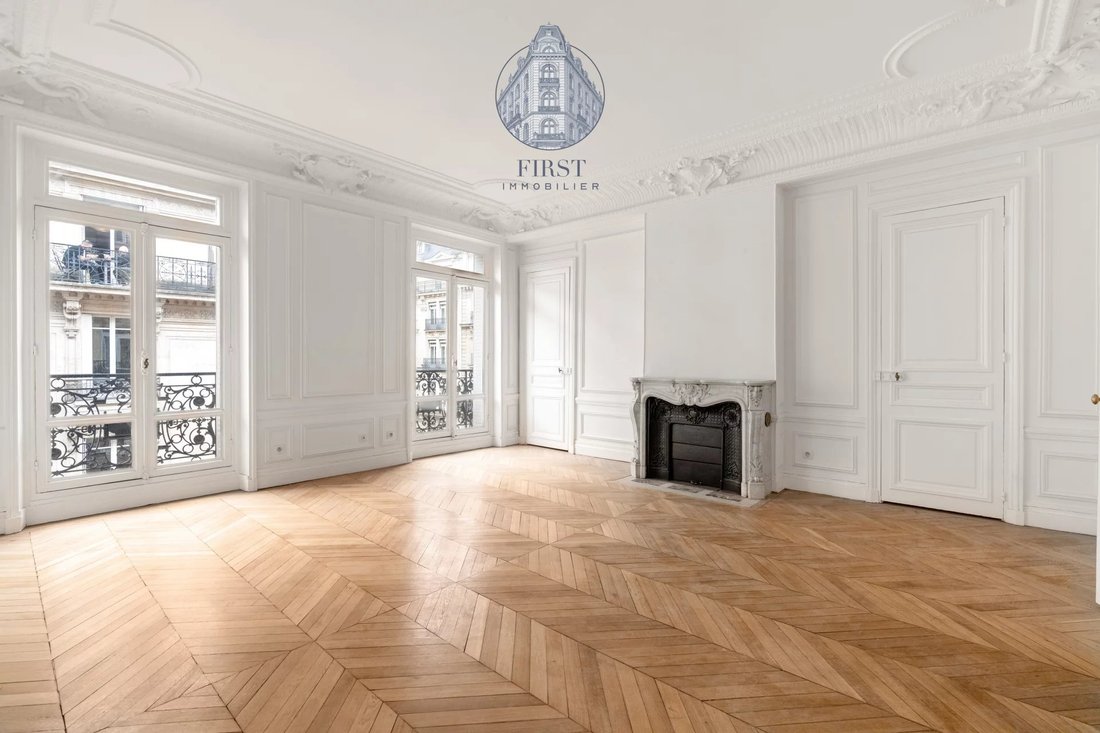 Apartment in Triangle d'Or, Paris 8e Arrondissement, Paris 2 - 18120055