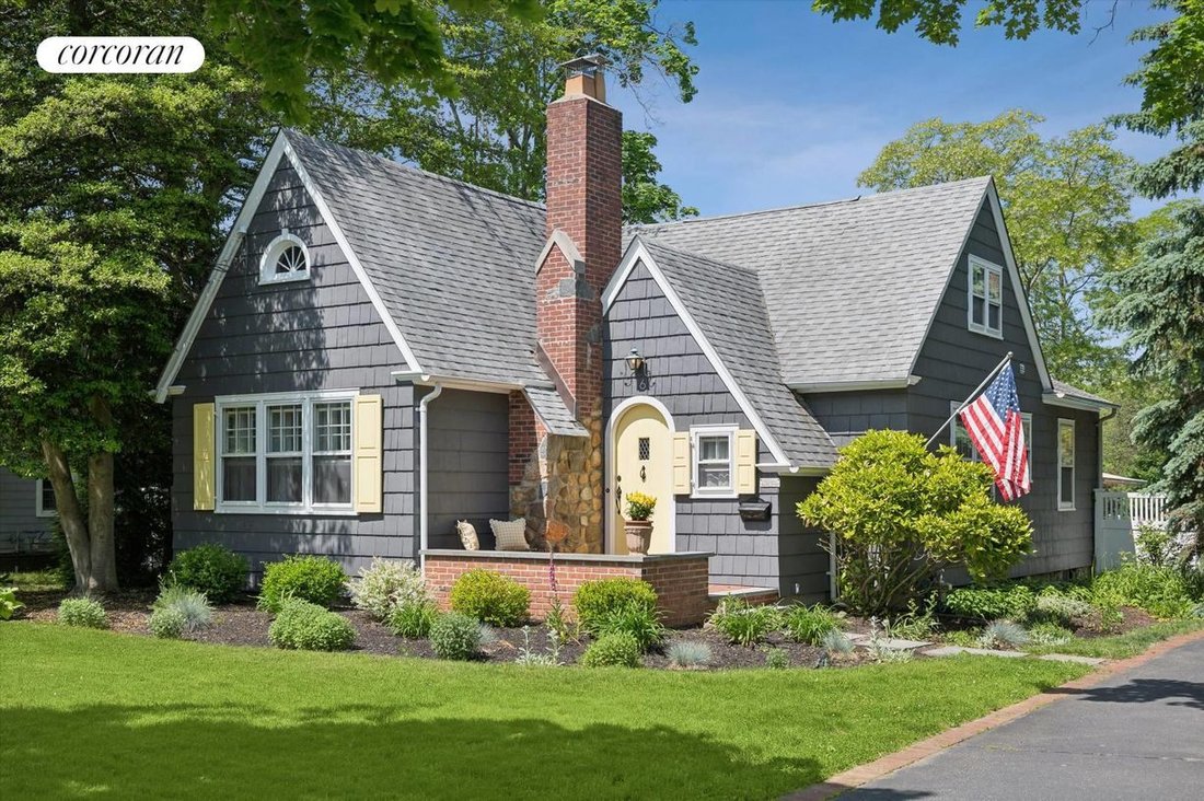 House in Center Moriches, New York, United States 1 - 18119579