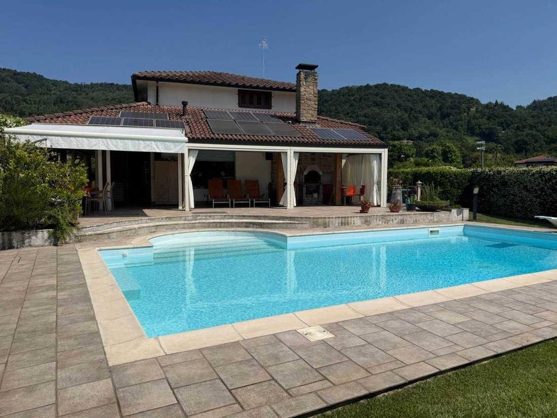 Villa in Sotto il Monte Giovanni XXIII, Lombardy, Italy 1 - 18122879