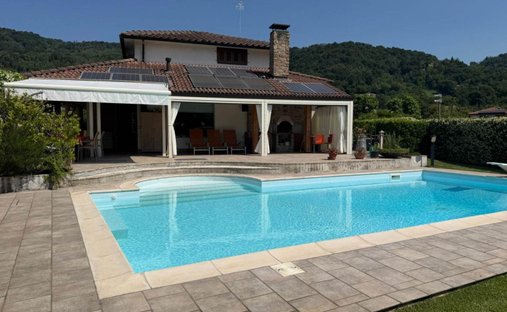 Villa in Sotto il Monte Giovanni XXIII, Lombardy, Italy 1