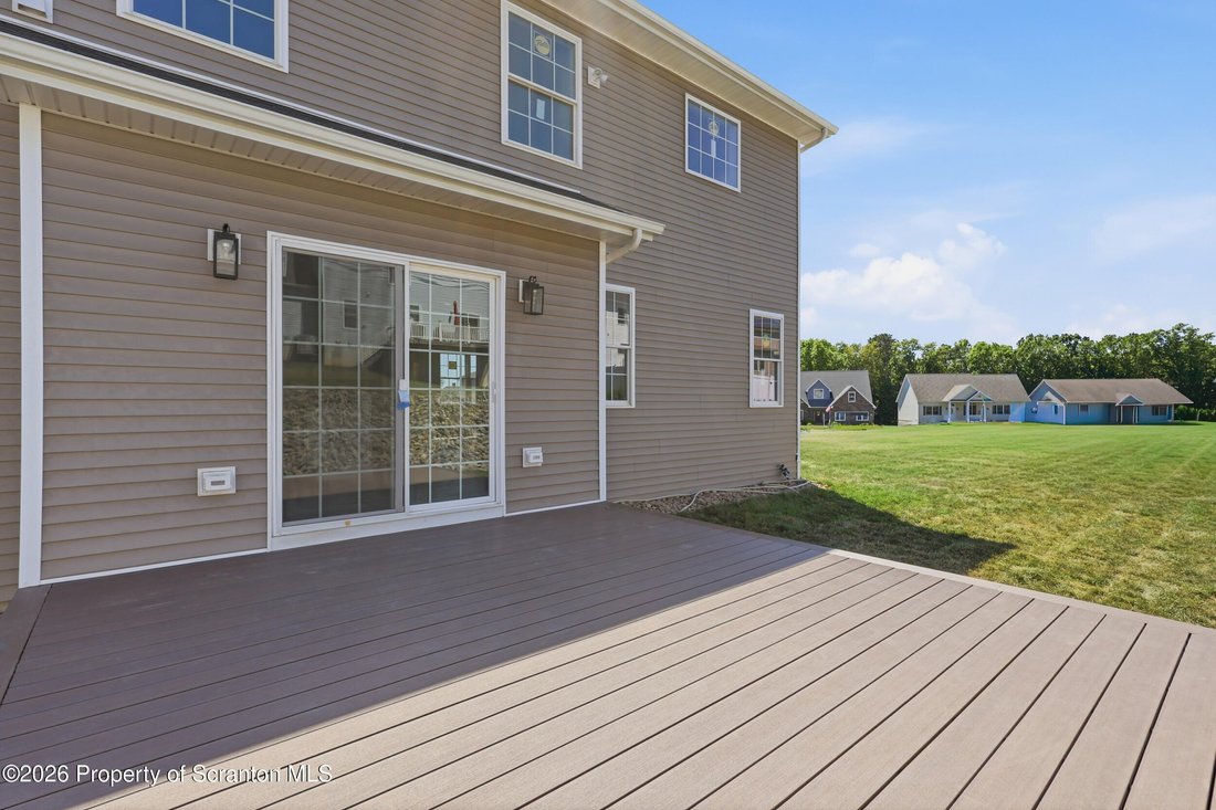 House in Moosic, Pennsylvania, United States 4 - 17152300