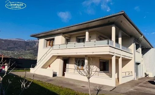 House in Sud, Marignier, France 1