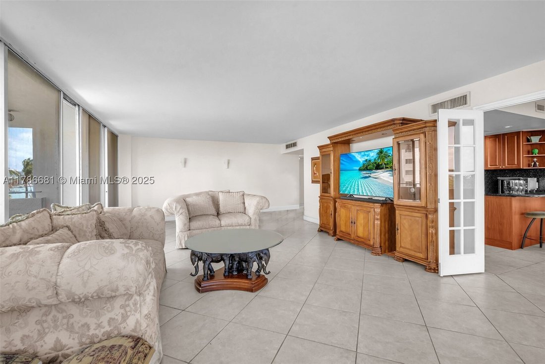 Condo in Miami Beach, Florida, United States 2 - 16636117