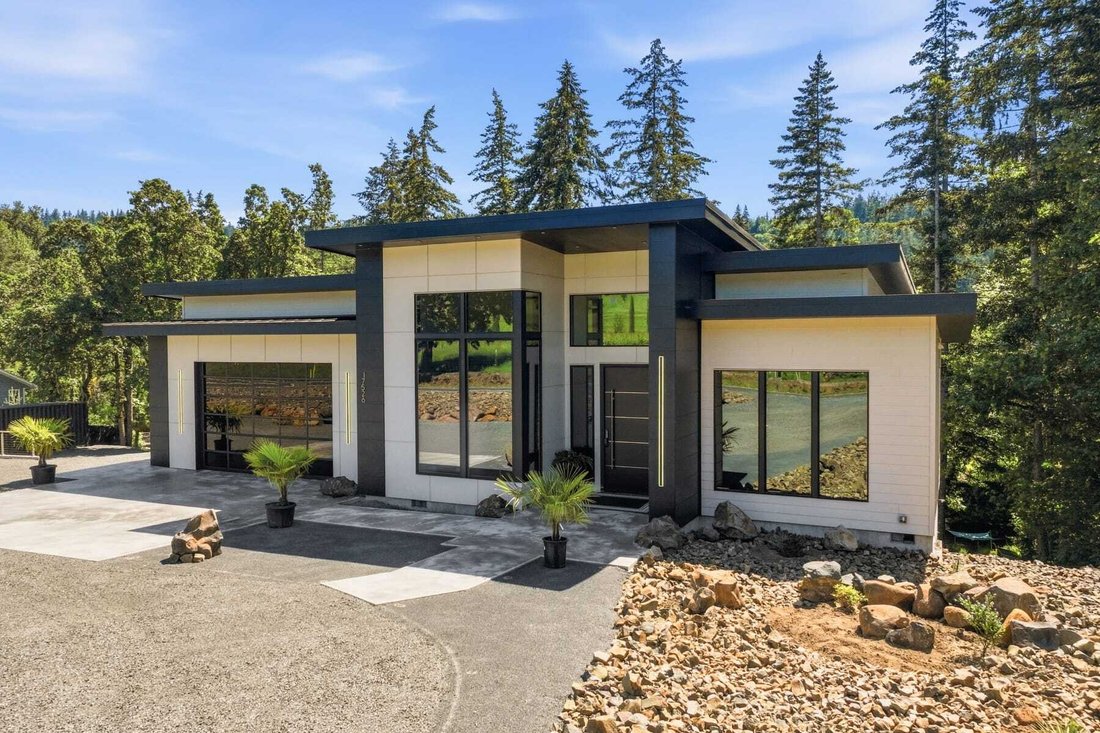 House in Silverton, Oregon, United States 2 - 18121100