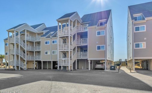 Condo in Oak Island, North Carolina, United States 1