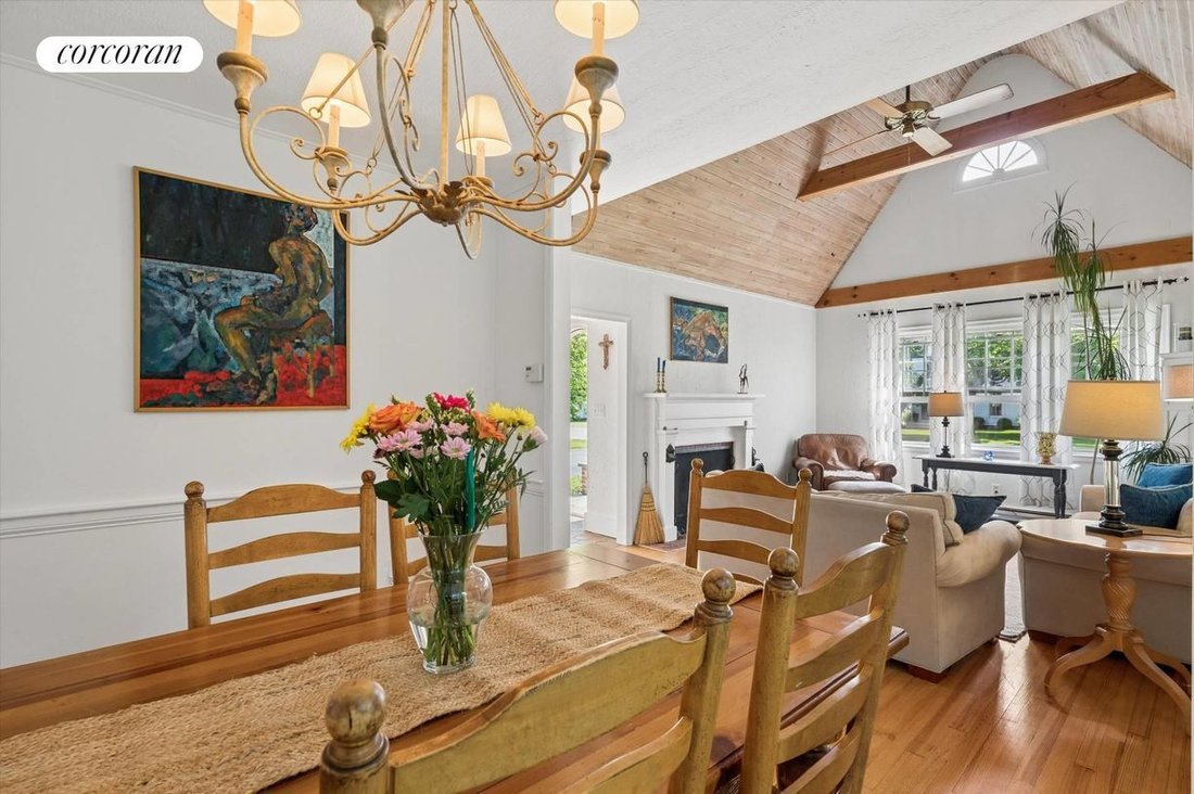 House in Center Moriches, New York, United States 5 - 18119579