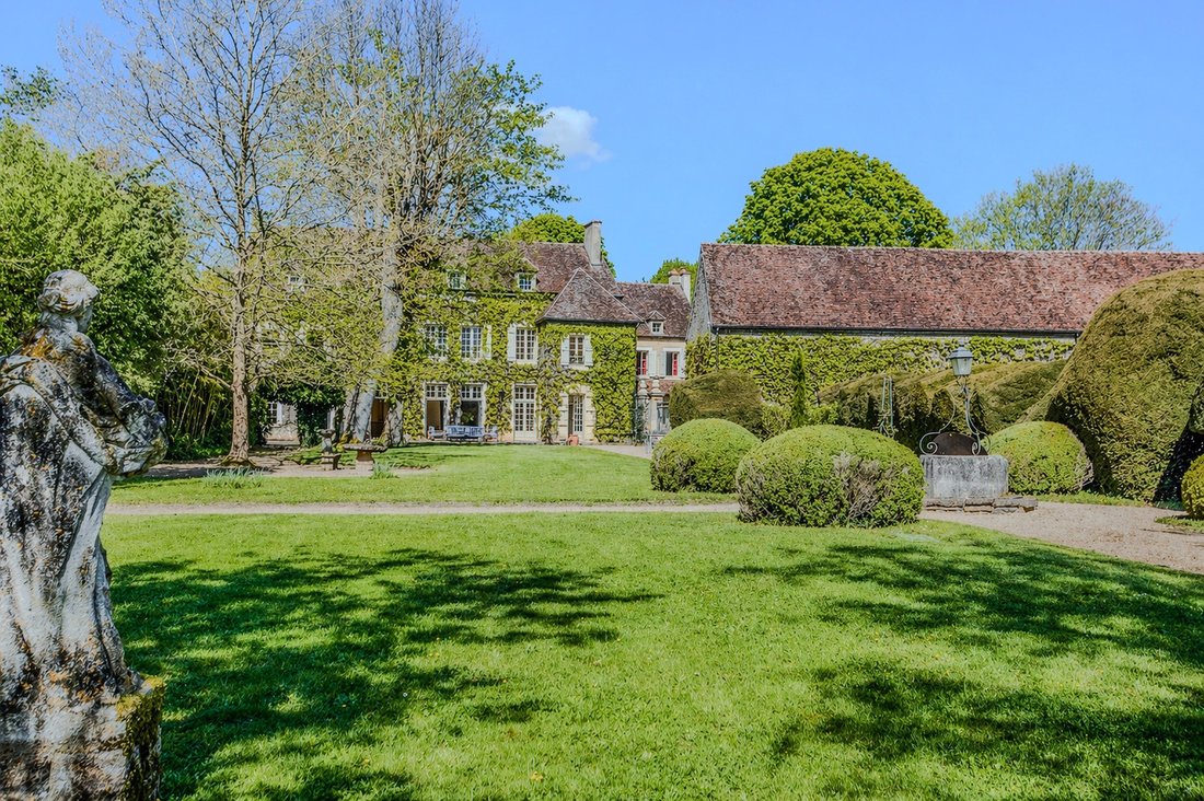 House in Vézelay, Bourgogne – Franche-Comté, France 1 - 18005536