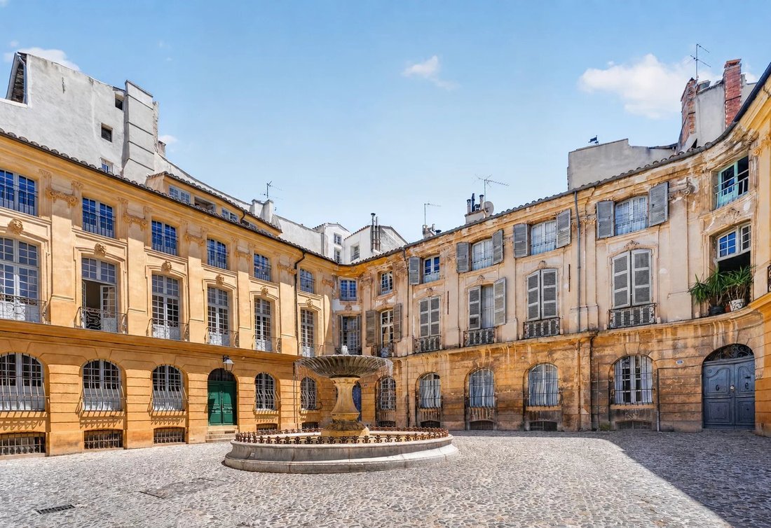 Apartment in Comtale-Cente-Cours Mirabeau, Aix-en-Provence, France 2 - 17896962
