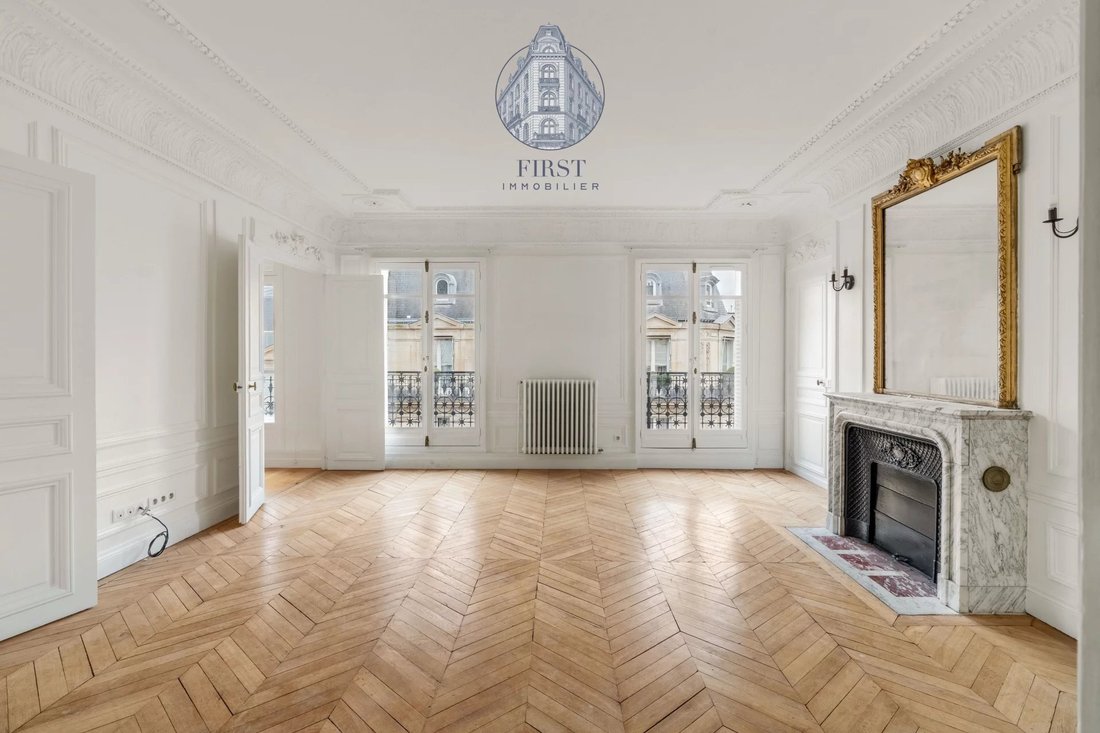 Apartment in Triangle d'Or, Paris 8e Arrondissement, Paris 4 - 18120064