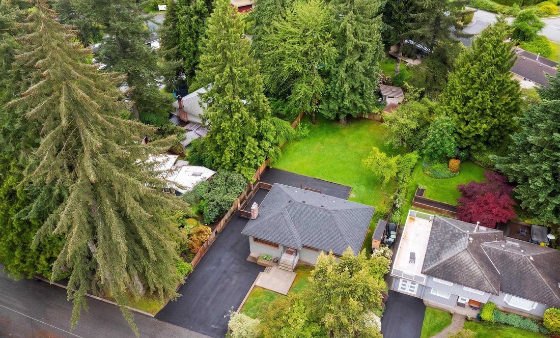 House in North Vancouver, British Columbia, Canada 2 - 18123635