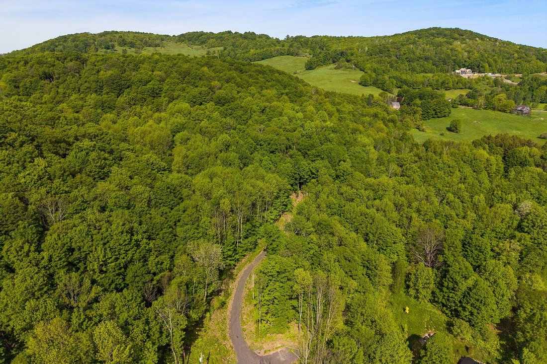 Land in Bromont, Quebec, Canada 1 - 16934888